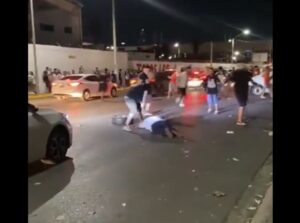 Fanáticos de Rayados agreden brutalmente a paramédico y seguidores Fanáticos de Rayados agreden brutalmente a paramédico y seguidores