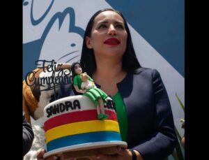 Gracias a que vendió dulces fue que viajó a siete países, dice Sandra Cuevas Gracias a que vendió dulces fue que viajó a siete países, dice Sandra Cuevas