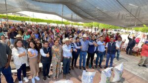 ENTREGA DE ALIMENTO PARA GANADO Y APOYOS DEL PROGRAMA MI FAMILIA PRODUCTIVA Y SUSTENTABLE ENTREGA DE ALIMENTO PARA GANADO Y APOYOS DEL PROGRAMA MI FAMILIA PRODUCTIVA Y SUSTENTABLE