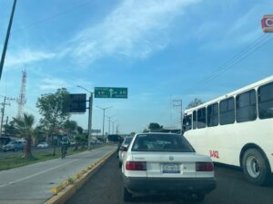 INTERRUPCIÓN DE CIRCULACIÓN VEHICULAR A VALLE GENERÓ CONFLICTOS EN VÍA ALTERNA POR PASO DE TRAILERS EN CARRETERA ESTATAL INTERRUPCIÓN DE CIRCULACIÓN VEHICULAR A VALLE GENERÓ CONFLICTOS EN VÍA ALTERNA POR PASO DE TRAILERS EN CARRETERA ESTATAL