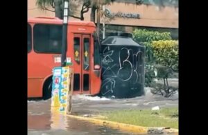 Navega por Guadalajara un Rotoplas debido a las fuertes lluvias Navega por Guadalajara un Rotoplas debido a las fuertes lluvias