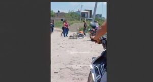DIFUNDEN VIDEO DE MUJERES Y UN NOMBRE QUE SE ENFRASCAN EN UNA RIÑA FUERA DE LA ESCUELA MARIANO MATAMOROS DIFUNDEN VIDEO DE MUJERES Y UN NOMBRE QUE SE ENFRASCAN EN UNA RIÑA FUERA DE LA ESCUELA MARIANO MATAMOROS