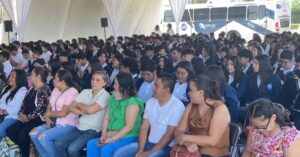 Dan a alumnos del CECyTE nuevas mochilas GTO Dan a alumnos del CECyTE nuevas mochilas GTO