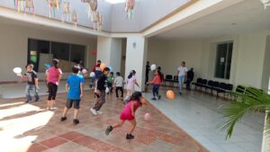 Niños felices en Curso de Verano de Cuerámaro Niños felices en Curso de Verano de Cuerámaro