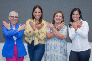 Decidir quién va por la gubernatura del estado debe ser por competitividad; señala Lorena Alfaro Decidir quién va por la gubernatura del estado debe ser por competitividad; señala Lorena Alfaro