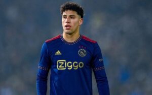 Ajax y Chivas se arreglan por las espaldas de Jorge Sánchez Ajax y Chivas se arreglan por las espaldas de Jorge Sánchez