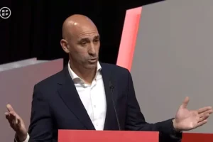 Luis Rubiales arremete contra todos Luis Rubiales arremete contra todos