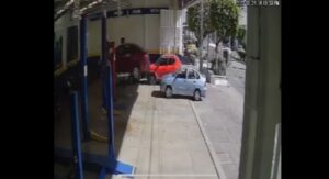 Muere paciente de Irapuato a bordo de ambulancia (video) Muere paciente de Irapuato a bordo de ambulancia (video)