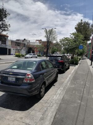 Reportan obstrucción en paradas de transporte público por proveedores Reportan obstrucción en paradas de transporte público por proveedores