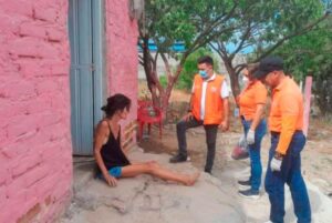 Abandonan a su madre de 75 años bajo el sol, sin comida ni agua durante días Abandonan a su madre de 75 años bajo el sol, sin comida ni agua durante días