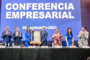 ENCABEZA LIBIA DENNISE ENTREGA DE CERTIFICACIÓN ISO9001:2015 A CANADEVI GUANAJUATO ENCABEZA LIBIA DENNISE ENTREGA DE CERTIFICACIÓN ISO9001:2015 A CANADEVI GUANAJUATO