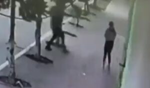 Asesina sin piedad a mujer que caminaba por la calle en Tijuana Asesina sin piedad a mujer que caminaba por la calle en Tijuana