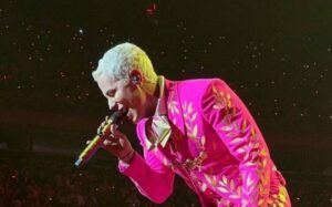 Christian Chávez se disculpa, pero aclara que no usó traje de charro en concierto de RBD Christian Chávez se disculpa, pero aclara que no usó traje de charro en concierto de RBD