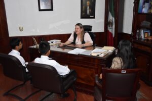 Estudiantes de Secundaria Nicolás Bravo entrevistan a Alcaldesa Estudiantes de Secundaria Nicolás Bravo entrevistan a Alcaldesa