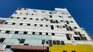 Antiguo Hotel Oricer adorna la zona centro a pesar de su deterioro y abandono Antiguo Hotel Oricer adorna la zona centro a pesar de su deterioro y abandono