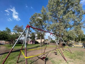Dan Mantenimiento al Área de Juegos del Jardín de Niños de San Antonio después de varias decadas de abandono Dan Mantenimiento al Área de Juegos del Jardín de Niños de San Antonio después de varias decadas de abandono