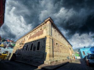 Simboliza Alhóndiga de Granaditas la libertad; fue un gran depósito de cereales Simboliza Alhóndiga de Granaditas la libertad; fue un gran depósito de cereales