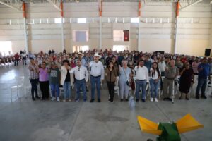 Entregan insumos y equipo de programas de apoyo al campo Entregan insumos y equipo de programas de apoyo al campo