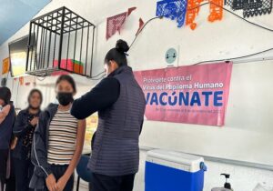 El Sistema de Salud Gto aplicará 6 mil 460 vacunas contra la Papiloma Humano en localidades de la Sierra Gorda. El Sistema de Salud Gto aplicará 6 mil 460 vacunas contra la Papiloma Humano en localidades de la Sierra Gorda.