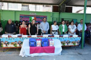 Entrega de útiles escolares y mochilas Entrega de útiles escolares y mochilas