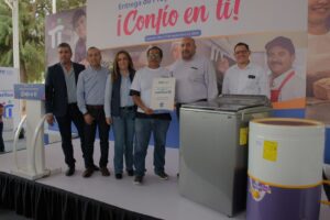 Comerciantes abasolenses reciben equipo para sus negocios Comerciantes abasolenses reciben equipo para sus negocios