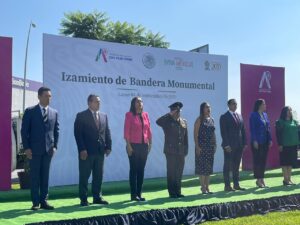 Autoridades municipales realizan el izamiento de la bandera mexicana Autoridades municipales realizan el izamiento de la bandera mexicana