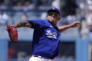 Julio Urías detenido otra vez Julio Urías detenido otra vez