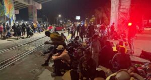 Reportan ciudadanos que migrantes se pelean la noche del martes Reportan ciudadanos que migrantes se pelean la noche del martes