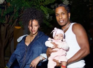 Rihanna presenta por primera vez a su segundo hijo en tiernas imágenes familiares Rihanna presenta por primera vez a su segundo hijo en tiernas imágenes familiares