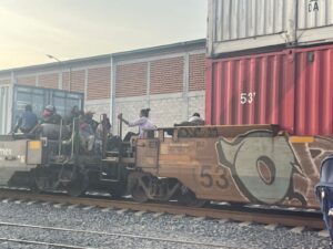 MIGRANTES BUSCAN LLEGAR A IRAPUATO PARA SEGUIR SU TRAYECTO AL NORTE DEL PAÍS MIGRANTES BUSCAN LLEGAR A IRAPUATO PARA SEGUIR SU TRAYECTO AL NORTE DEL PAÍS