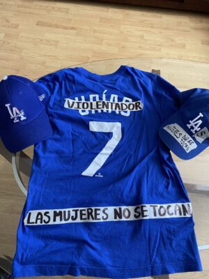 «Violentador»: Protestas de aficionados de Dodgers contra Julio Urías «Violentador»: Protestas de aficionados de Dodgers contra Julio Urías