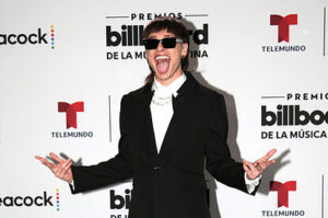 Peso Pluma le dedica su primer premio Billboard a México Peso Pluma le dedica su primer premio Billboard a México