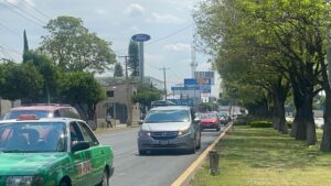 Es para adultos mayores y estudiantes un reto cruzar a pie en Avenida Guerrero frente a HEB Es para adultos mayores y estudiantes un reto cruzar a pie en Avenida Guerrero frente a HEB