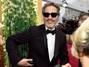 Captan a Joaquin Phoenix en concierto de Peso Pluma Captan a Joaquin Phoenix en concierto de Peso Pluma