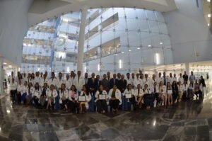 Reciben reconocimientos médicos de varios hospitales del estado. Reciben reconocimientos médicos de varios hospitales del estado.