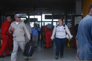 AUNQUE AÚN NO ESTÁ DEFINIDA LA REDUCCIÓN DE HORARIO LABORAL PARA TRABAJADORES, GOBIERNO DEL ESTADO APOYARÁ A EMPRESAS PARA QUE DE SER ASÍ, NO SUFRAN PÉRDIDAS AUNQUE AÚN NO ESTÁ DEFINIDA LA REDUCCIÓN DE HORARIO LABORAL PARA TRABAJADORES, GOBIERNO DEL ESTADO APOYARÁ A EMPRESAS PARA QUE DE SER ASÍ, NO SUFRAN PÉRDIDAS