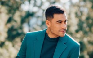 Carlos Rivera se conmueve con video de una niña que rompe su alcancía para ir a su concierto Carlos Rivera se conmueve con video de una niña que rompe su alcancía para ir a su concierto