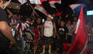 Chivas recibe el amor de sus aficionados en puebla. Chivas recibe el amor de sus aficionados en puebla.
