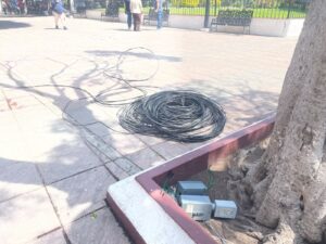 DOTAN DE ENERGÍA ELÉCTRICA Y ENTREGAN LUGARES PARA INSTALAR A COMERCIANTES ESTA NOCHE EN EL JARDÍN PRINCIPAL DOTAN DE ENERGÍA ELÉCTRICA Y ENTREGAN LUGARES PARA INSTALAR A COMERCIANTES ESTA NOCHE EN EL JARDÍN PRINCIPAL