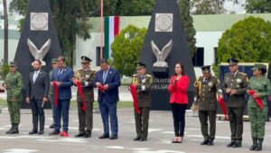 Celebran el Hemiciclo a los Niños Héroes en honor a los 200 años del Colegio Heroico Militar Celebran el Hemiciclo a los Niños Héroes en honor a los 200 años del Colegio Heroico Militar