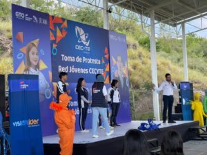 Realizan toma de protesta en colegio CECyTE II en Irapuato Realizan toma de protesta en colegio CECyTE II en Irapuato