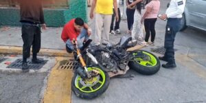 Se impacta motociclista contra camioneta en Mariano J. García Se impacta motociclista contra camioneta en Mariano J. García