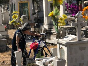 Preparan el Panteón Municipal para las visitas en días santos Preparan el Panteón Municipal para las visitas en días santos