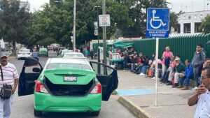 Señalan ciudadanos obstrucción de rampa frente al Seguro Social Señalan ciudadanos obstrucción de rampa frente al Seguro Social