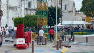 Se alistan vendedores con el castillo para celebrar el día de San Francisco de Asís Se alistan vendedores con el castillo para celebrar el día de San Francisco de Asís