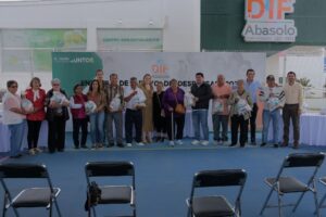 Entregan despensas a personas adultas mayores Entregan despensas a personas adultas mayores