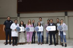 El Sistema de Salud entregó 15 insignias a instituciones de San Luis de la Paz. El Sistema de Salud entregó 15 insignias a instituciones de San Luis de la Paz.