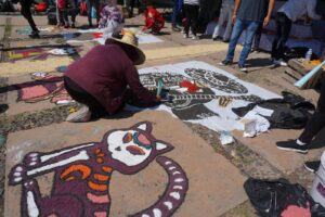 Se embellece jardín de Cuerámaro, previo a conmemoración del Día de Muertos Se embellece jardín de Cuerámaro, previo a conmemoración del Día de Muertos