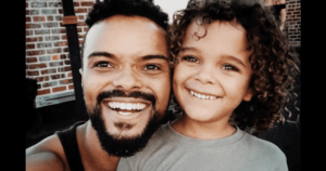 Muere el hijo de Eka Daville, actor de la serie «Jessica Jones» Muere el hijo de Eka Daville, actor de la serie «Jessica Jones»