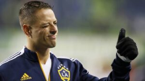 Chicharito desmiente que vaya a llegar a chivas «no estoy cercas de llegar a ningún club en el mundo» Chicharito desmiente que vaya a llegar a chivas «no estoy cercas de llegar a ningún club en el mundo»